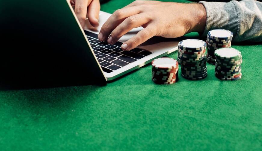 Poker Live vs. Poker en ligne