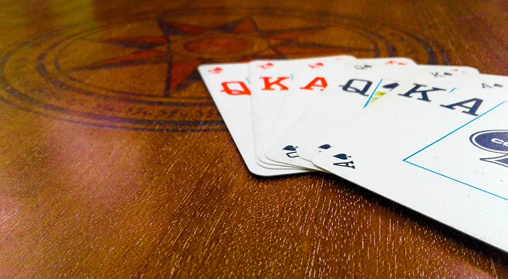 Cartes de poker sur la table