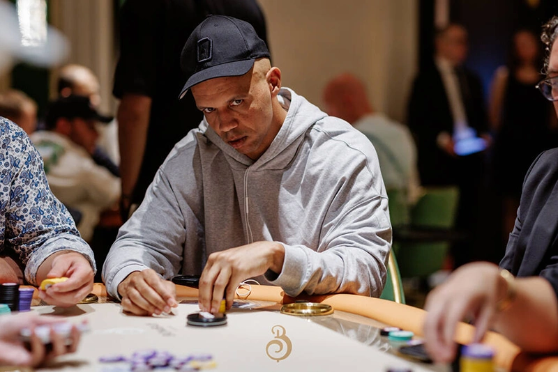 Phill Ivey augmente les enchères