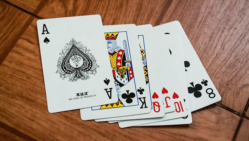Сartes de poker sur la table