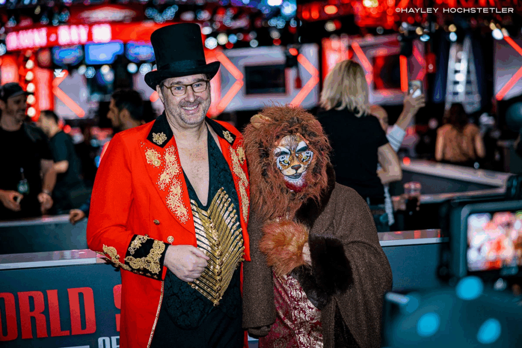Le costume d’entrée de Phil Hellmuth aux WSOP 2024