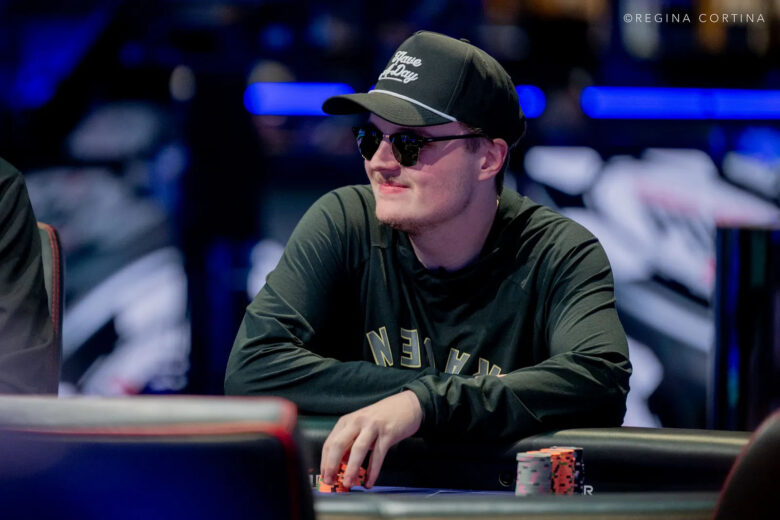 Lucas Jumalon, de Spokane, diplômé de Grand Canyon University en administration et analyse de données, a découvert le poker à l'université via des cash games en $0.25/$0.50.