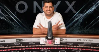 Mikita Badziakouski élimine quatre adversaires en table finale du $10K Premiere Onyx High Roller, mais « Goofy » renverse la situation en heads-up et remporte $1,000,000.