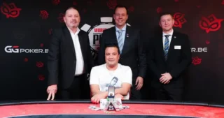 Omar Lakhdari avec les organisateurs du tournoi