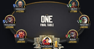 TonyTheToenailcollector arrive en finale avec le plus gros tapis et domine jusqu'à la dernière main.